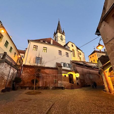 Ultracentral Medieval Apartment Sibiu Esterno foto