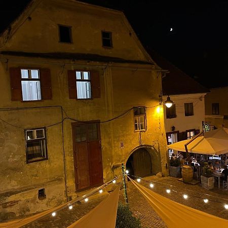 Ultracentral Medieval Apartment Sibiu Esterno foto