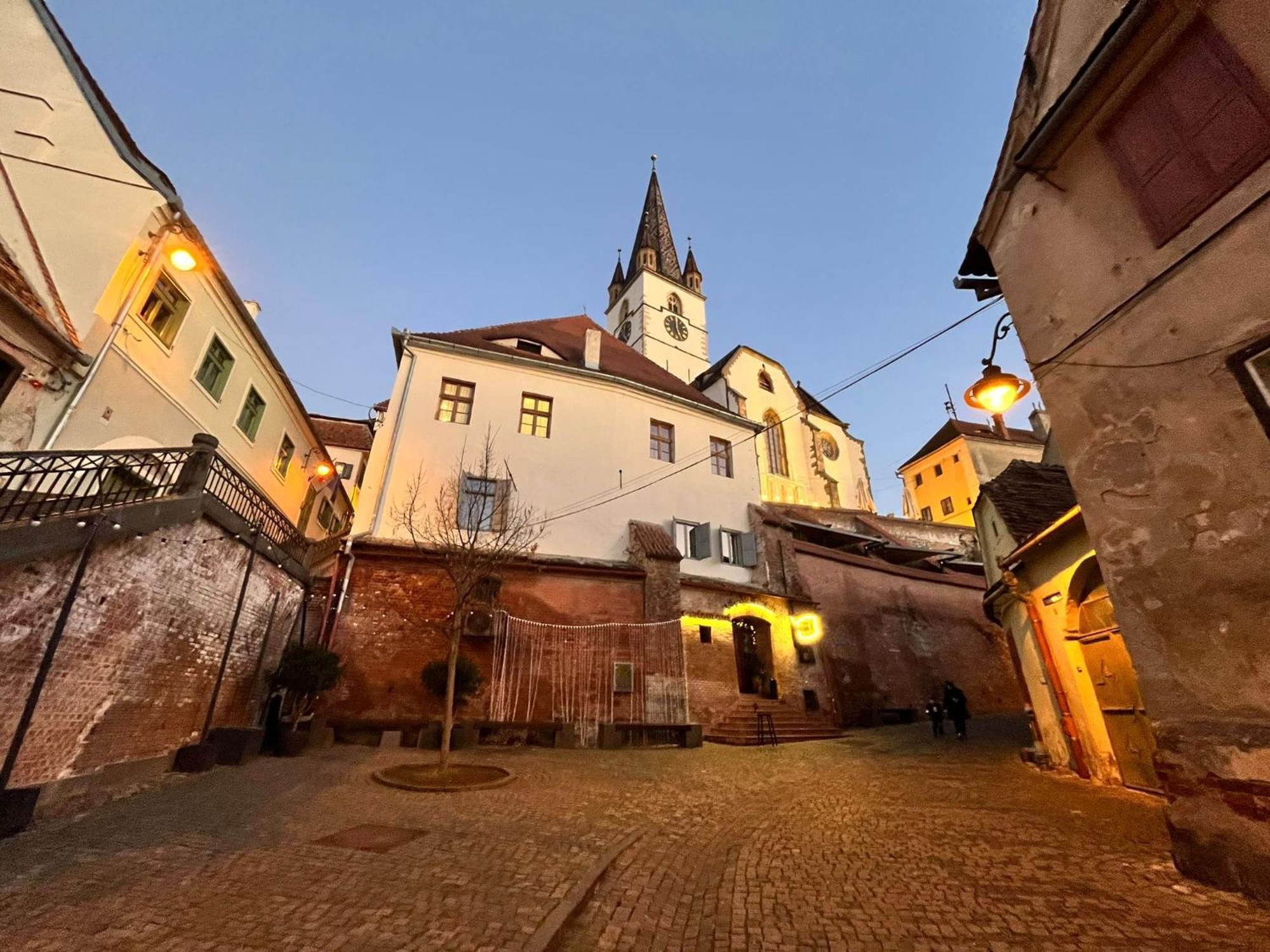 Ultracentral Medieval Apartment Sibiu Esterno foto