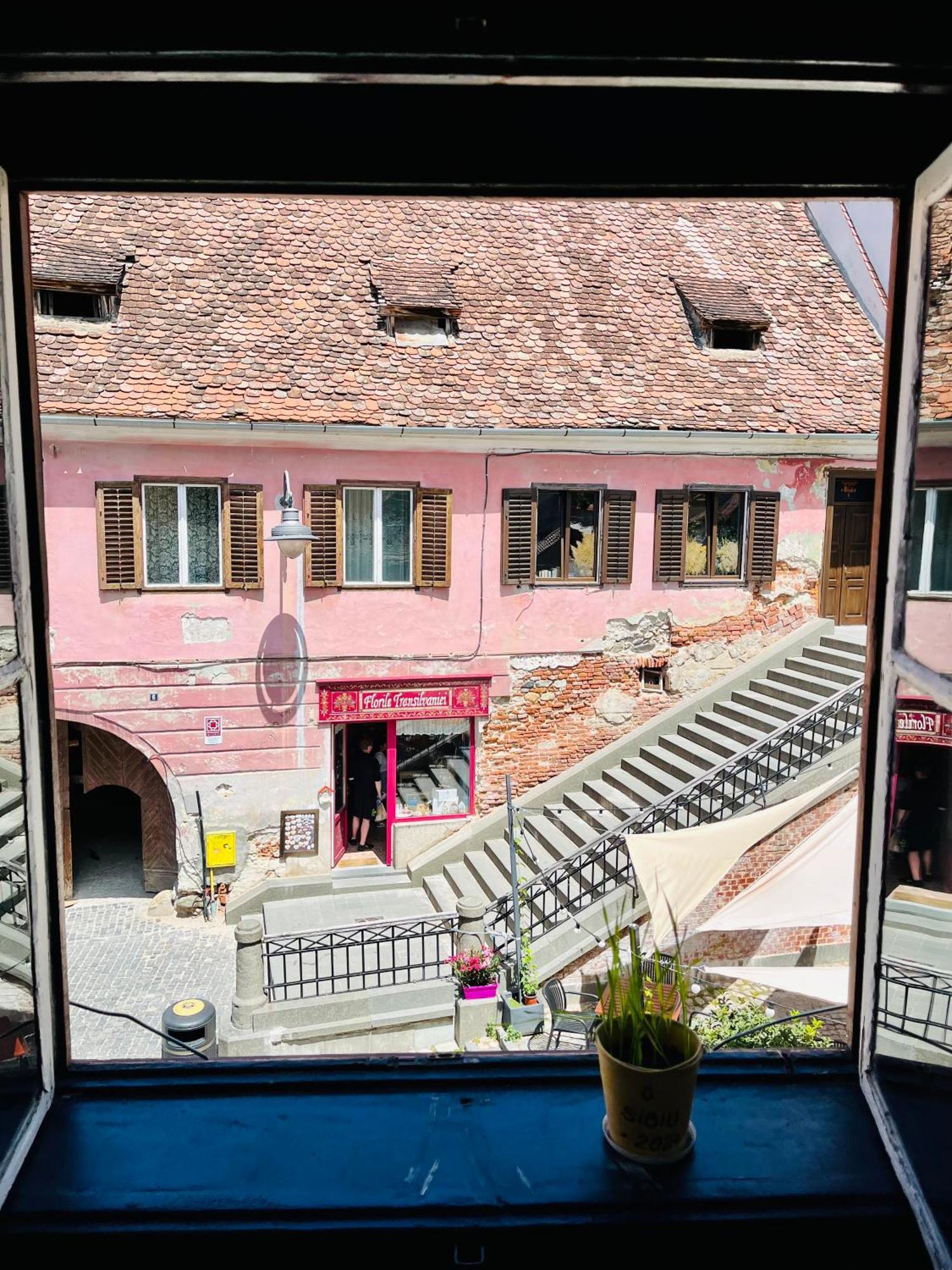 Ultracentral Medieval Apartment Sibiu Esterno foto