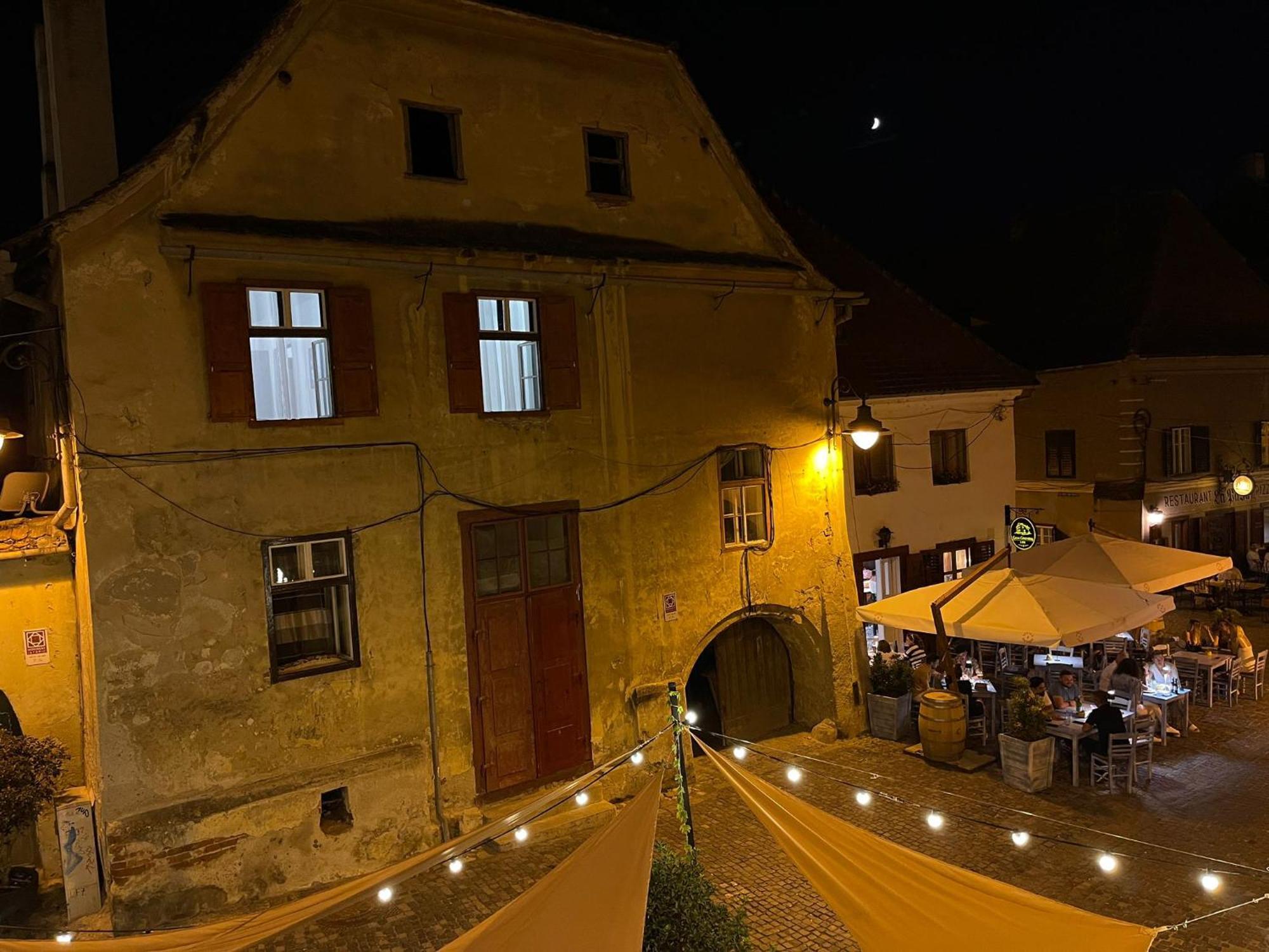 Ultracentral Medieval Apartment Sibiu Esterno foto